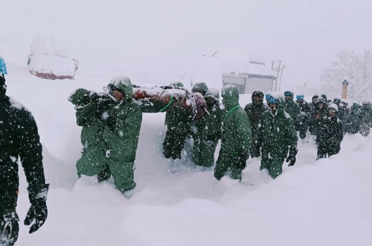 Uttarakhand Avalanche: अब तक 47 मजदूर सुरक्षित, 8 की तलाश जारी